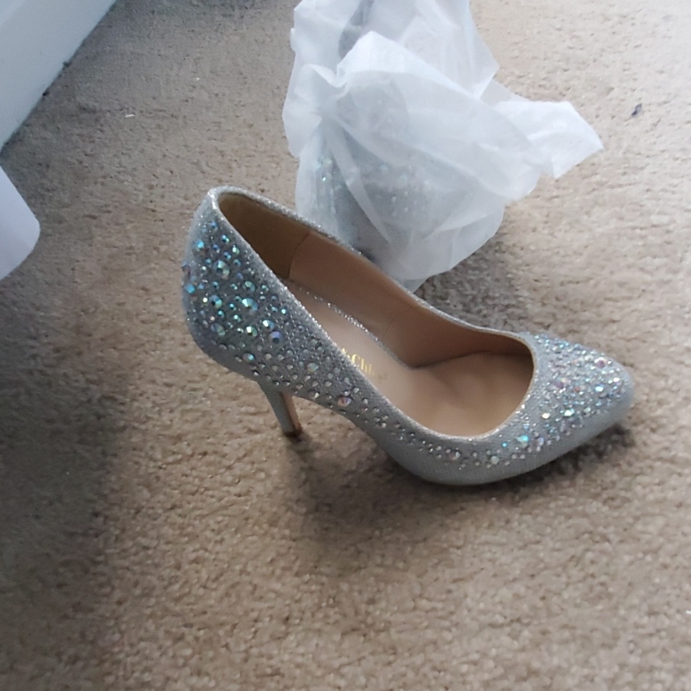 Shoes - Picture 4 of 4
